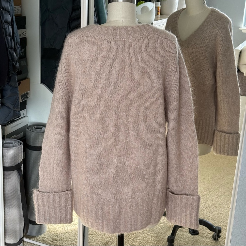 NWT Banana Republic Fluffy Relaxed Stone Sweater Size: S - Picture 5 of 8